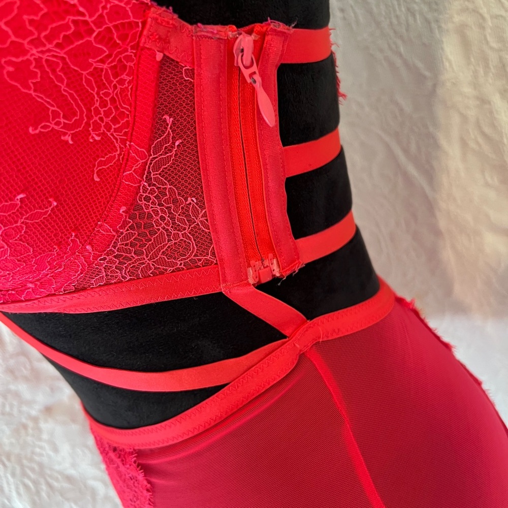 Victoria Secret - Picture 3 of 12